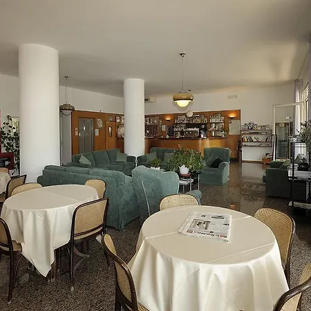 Petit Hotel 3*