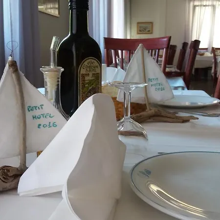 Petit Hotel